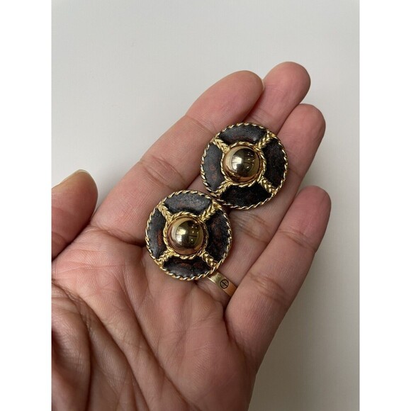 Vintage 80s Clip On Earrings Round Black Brown Enamel & Gold Tone Braid Estate - Picture 1 of 6